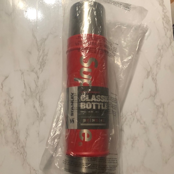 NWT Supreme Stanley Vacuum Insulated Bottle, 20 oz - Picture 11 of 12